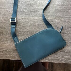 EVERLANE The Cactus Leather Sling Bag